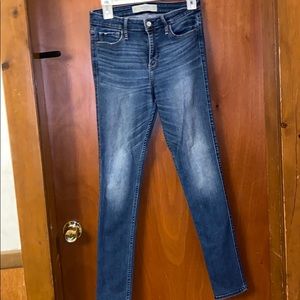 ABERCROMBIE HIGH RISE